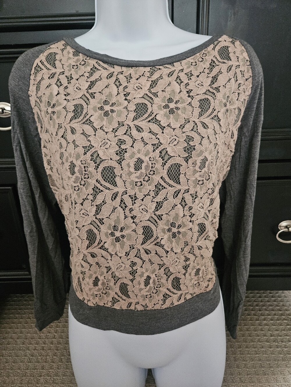 Floral Lace Overlay Raglan Sweatshirt Charcoal Gray Pullover Top L‎